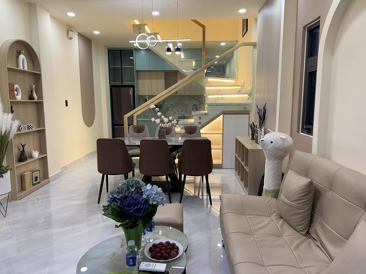 Tuyệt phẩm nhà phố 2 lầu (3,9m nở hậu 5,5m x 11m) full nội thất cao cấp khu VIP Thích Quảng Đức